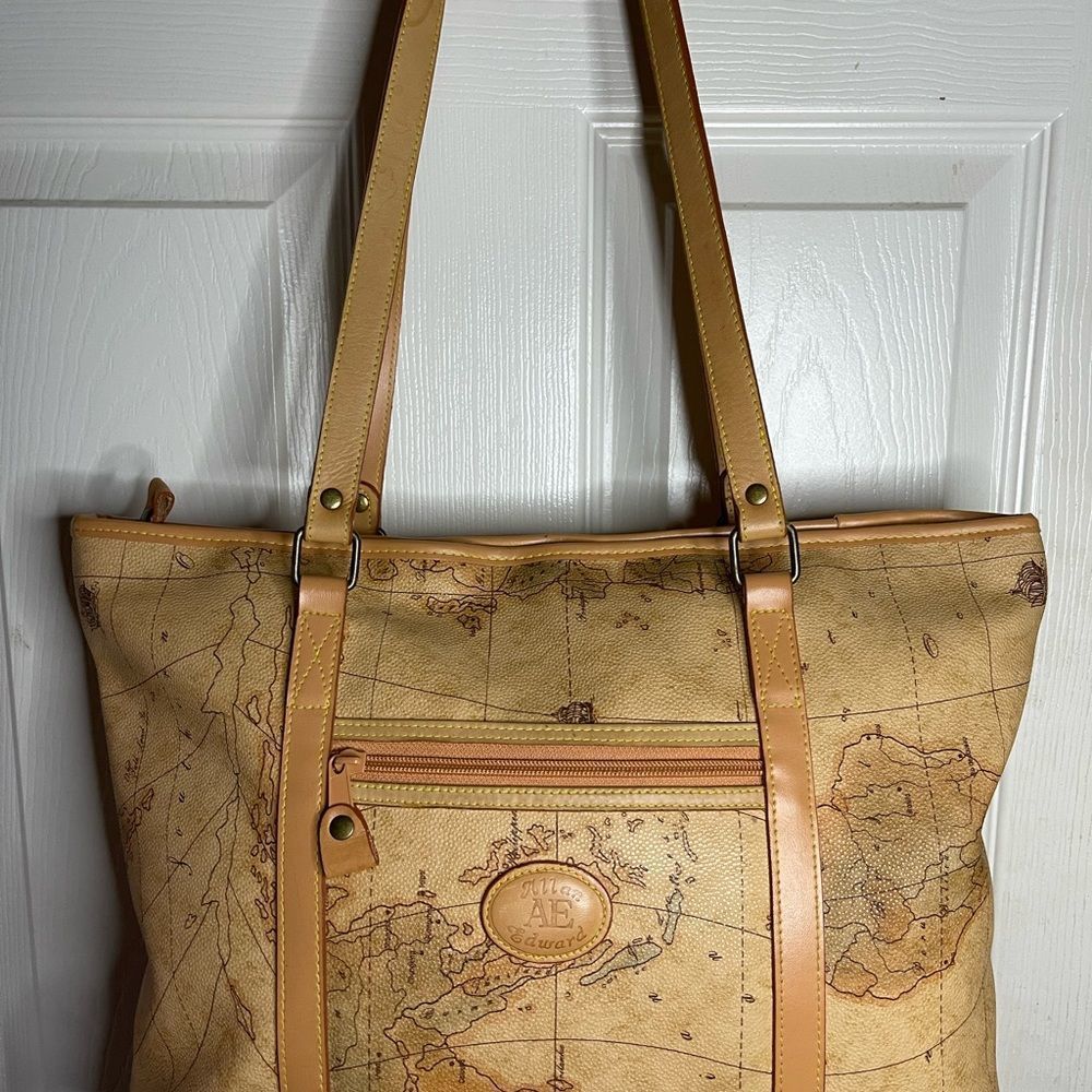 Allan Edward world map leather/ Vinyl tote bag with antique tone hardware - Picture 7 of 11